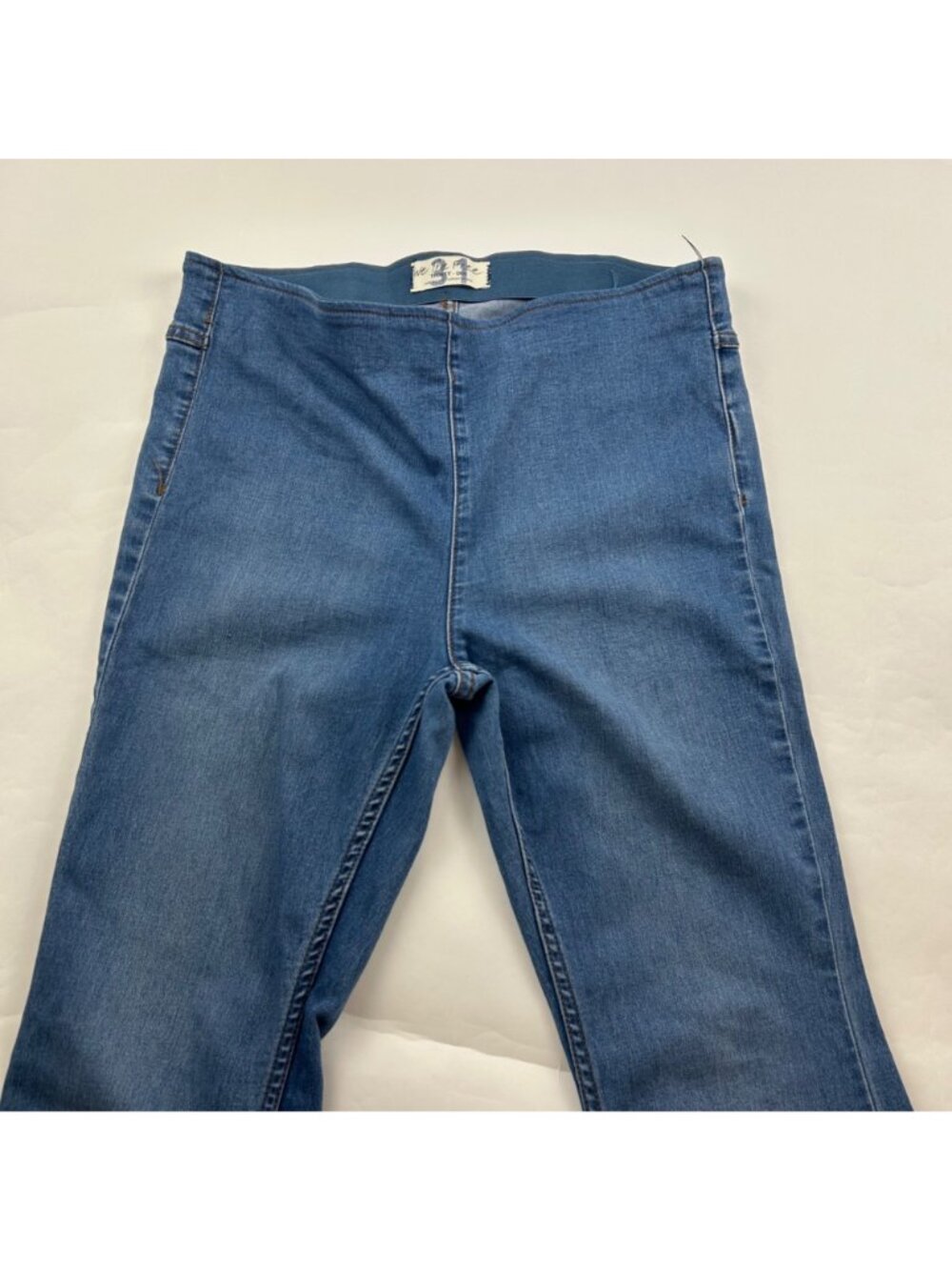 LONG We the Free People Medium Wash Stretch Denim Pull On Flare Jeans 31 - Picture 2 of 6